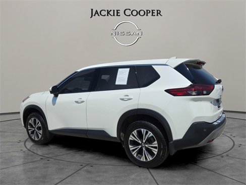 Used 2021 Nissan Rogue SV image 3