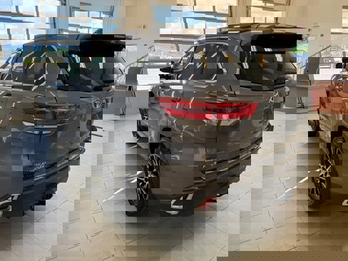 Used 2017 Toyota Highlander SE image 4