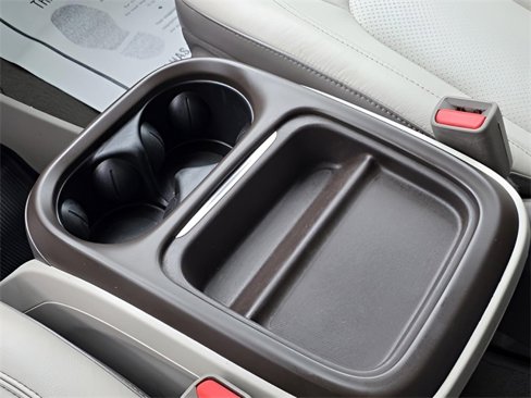 Used 2018 Chrysler Pacifica Touring-L image 27