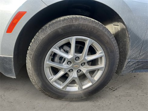 Used 2024 Chevrolet Equinox LT image 3