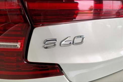 Used 2019 Volvo S60 T6 R-Design image 7