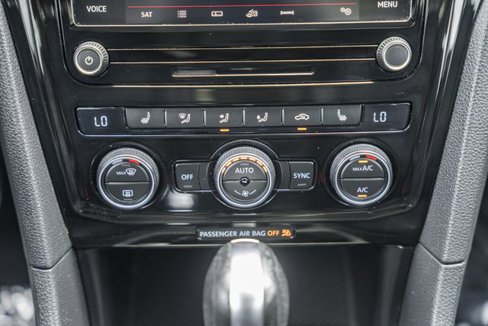 Used 2020 Volkswagen Passat 2.0T SE image 22