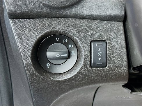 Used 2014 Ford Fiesta Titanium image 10