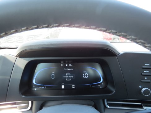 New 2025 Hyundai Elantra Sport image 13