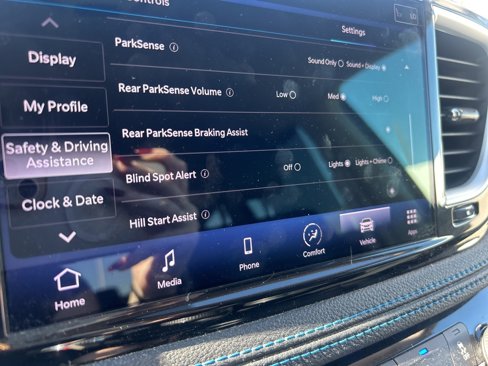 Used 2021 Chrysler Pacifica Touring-L image 41