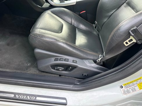 Used 2016 Volvo V60 T5 Cross Country image 36