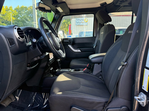 Used 2016 Jeep Wrangler Unlimited Sahara image 9