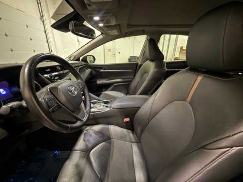 Used 2020 Toyota Camry XLE image 16