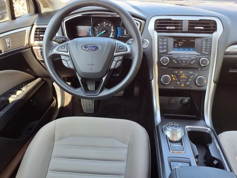 Used 2018 Ford Fusion S image 5