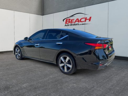 Used 2019 Nissan Altima 2.5 SV image 3