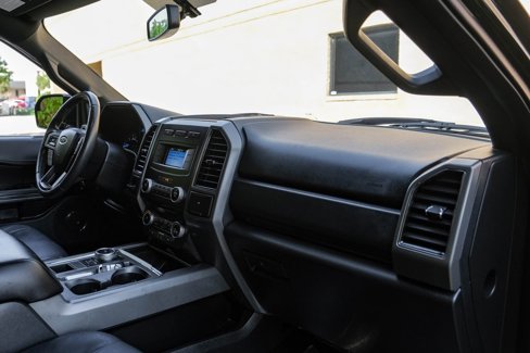 Used 2018 Ford Expedition XLT image 18