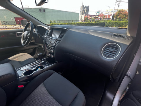 Used 2018 Nissan Pathfinder SV w/ SV Tech Package image 52