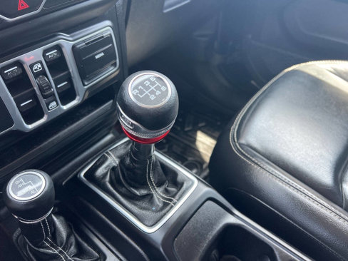 Used 2018 Jeep Wrangler Unlimited Sahara image 24