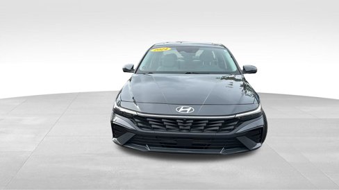 Used 2024 Hyundai Elantra Limited image 2
