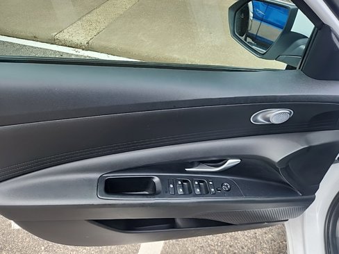 Used 2023 Hyundai Elantra Blue image 16
