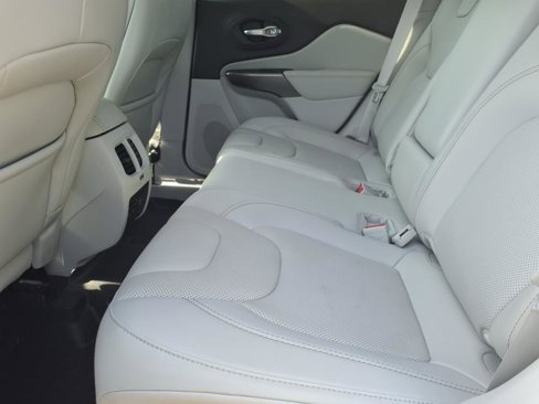 Used 2020 Jeep Cherokee Limited image 17