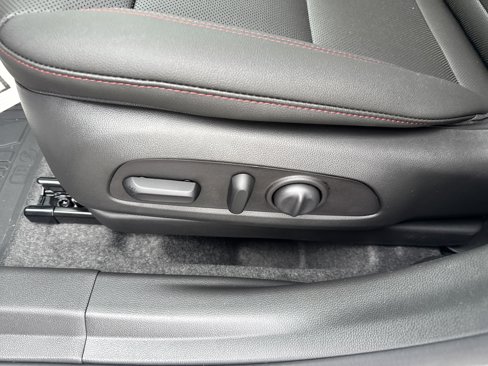New 2025 Chevrolet Trax RS w/ Sunroof Package image 17