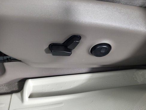 Used 2021 Chrysler Pacifica Touring w/ Cold Weather Group image 15