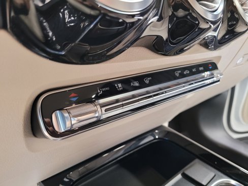Used 2020 Mercedes-Benz GLB 250 w/ Premium Package image 25