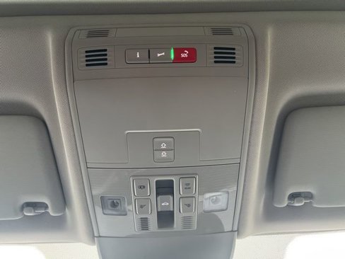 Used 2022 Volkswagen Taos SEL image 32