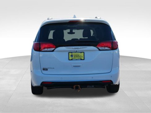 Used 2017 Chrysler Pacifica Touring-L image 8