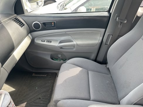 Used 2010 Toyota Tacoma PreRunner image 5