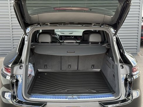 Certified 2025 Porsche Cayenne image 27