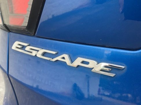 Used 2017 Ford Escape Titanium image 12