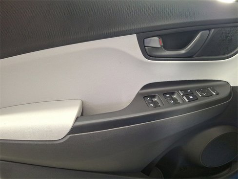 Used 2022 Hyundai Kona SEL w/ Winter Weather Package image 15