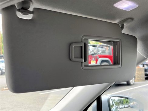 Used 2022 Volkswagen Tiguan SE image 39