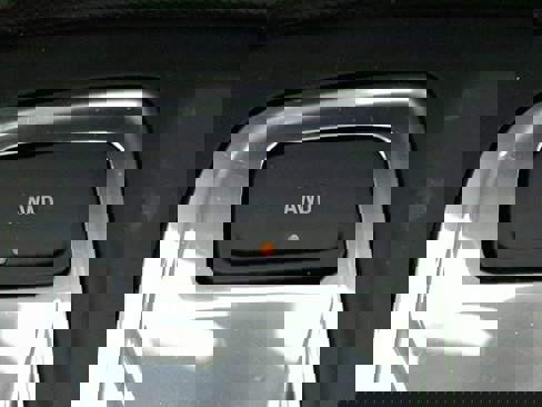Used 2021 Chevrolet Equinox LS image 25