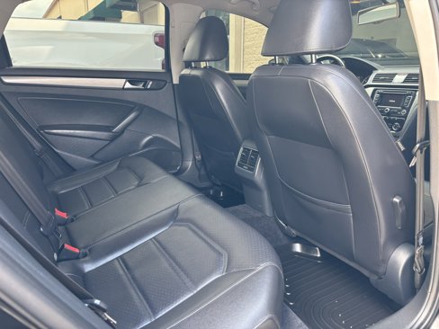 Used 2014 Volkswagen Passat TDI SE image 32