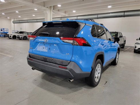 Used 2020 Toyota RAV4 LE image 9