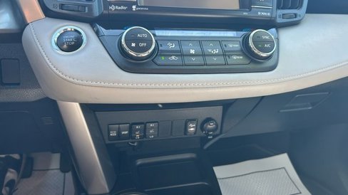 Used 2018 Toyota RAV4 XLE image 20