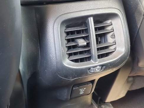 Used 2018 Jeep Cherokee Overland image 31
