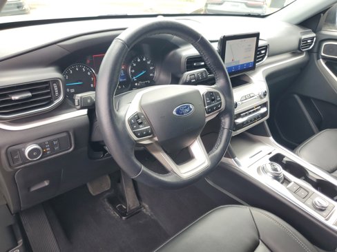 Used 2021 Ford Explorer XLT w/ Equipment Group 202A image 13