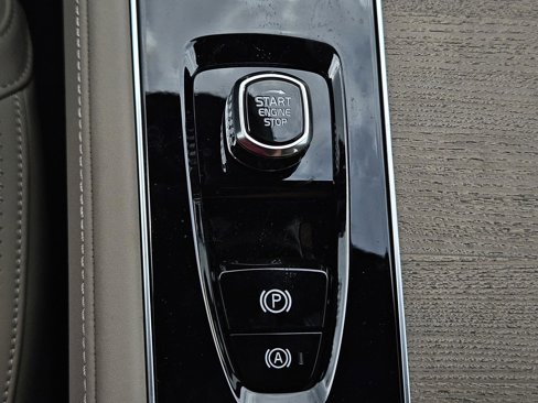 New 2025 Volvo XC90 B5 Plus w/ Protection Package Premier image 23