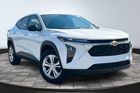 Used 2025 Chevrolet Trax LS image 3