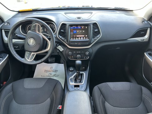 Used 2017 Jeep Cherokee Latitude w/ Safety/Convenience Group image 19