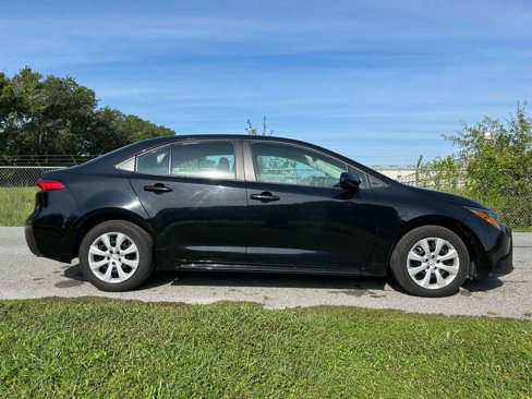 Used 2023 Toyota Corolla LE image 5