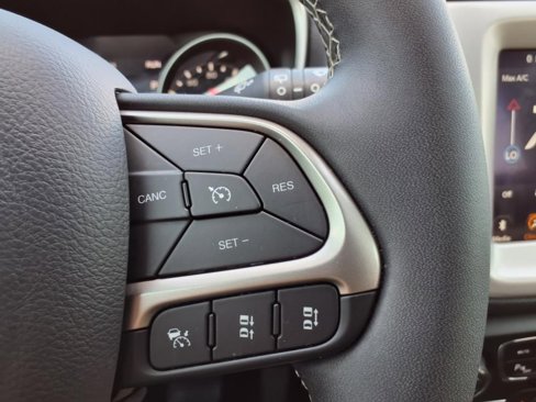 Used 2021 Jeep Compass Latitude w/ Sun and Sound Group image 21