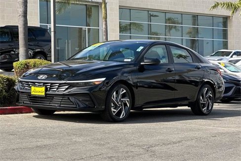 Certified 2025 Hyundai Elantra Sport image 8