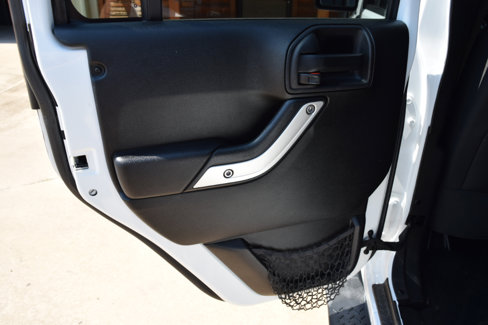 Used 2015 Jeep Wrangler Unlimited Sahara w/ Connectivity Group image 11