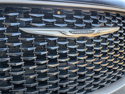 Used 2016 Chrysler 300 S image 9