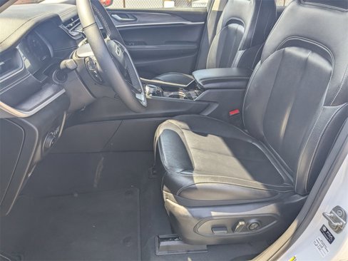 Used 2023 Jeep Grand Cherokee L Limited image 17
