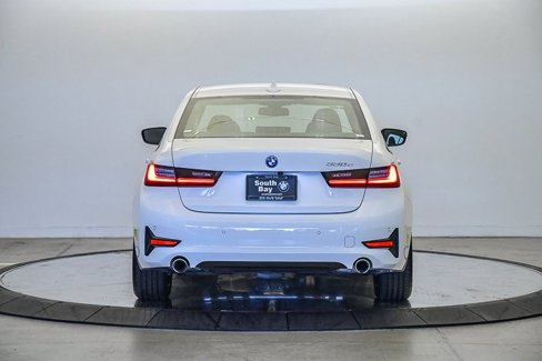 Certified 2022 BMW 330e w/ Premium Package image 3