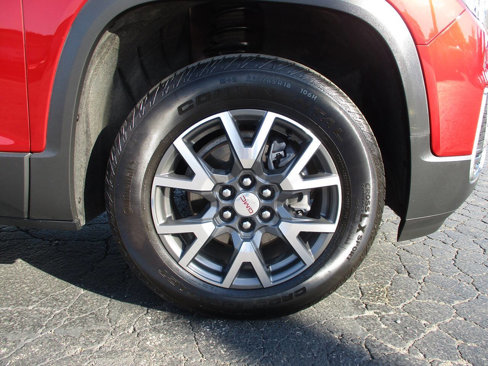 Used 2023 GMC Acadia SLE w/ Driver Convenience Package image 12