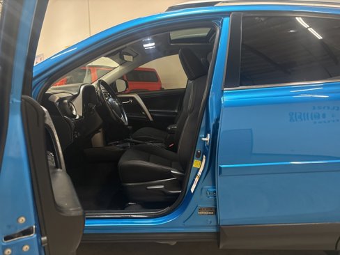 Used 2018 Toyota RAV4 XLE w/ Plus Extra Value Package image 10