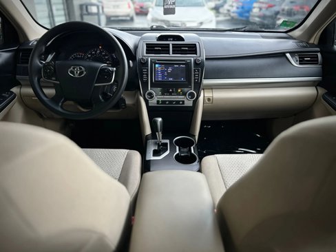 Used 2013 Toyota Camry L image 10