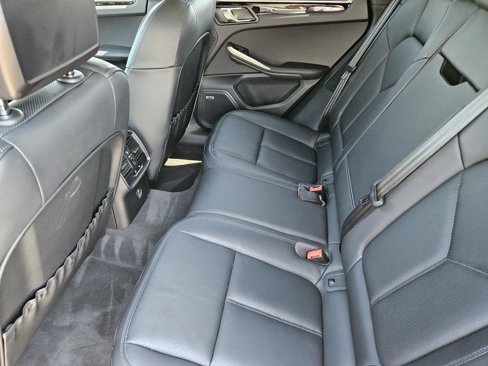 Used 2025 Porsche Macan image 28